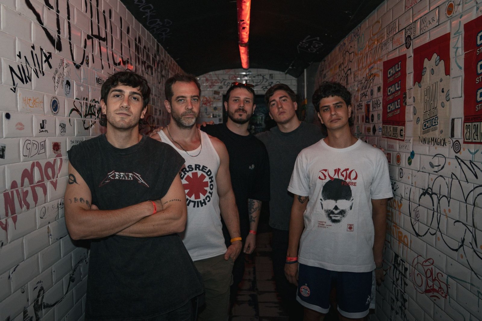 Los Vecinos de Alejo adelantan su primer álbum con “Av. Eternidad”. 