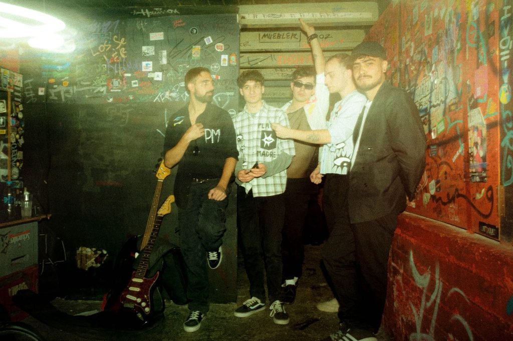 “Inmerso en lo Moderno”, el EP debut de Placa Madre