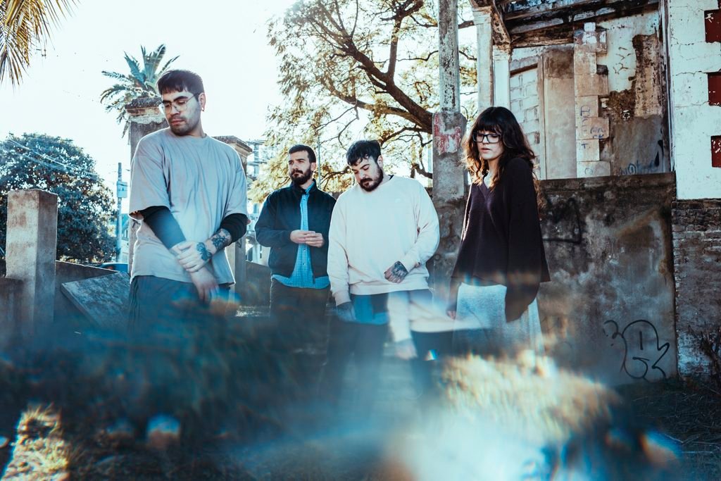 De lo surreal a lo liminal, Las Maquetas presenta su nuevo EP “Habitando la Incertidumbre”